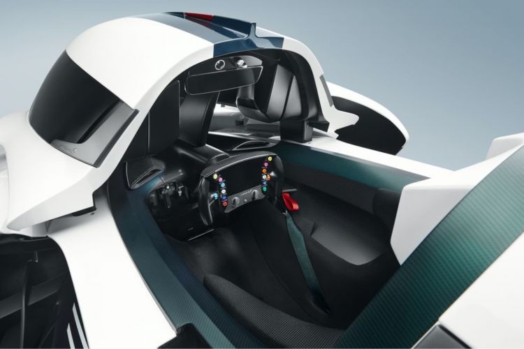 mclaren-solus-gt-noresizing-06-63061c513c3d7_750x.jpg