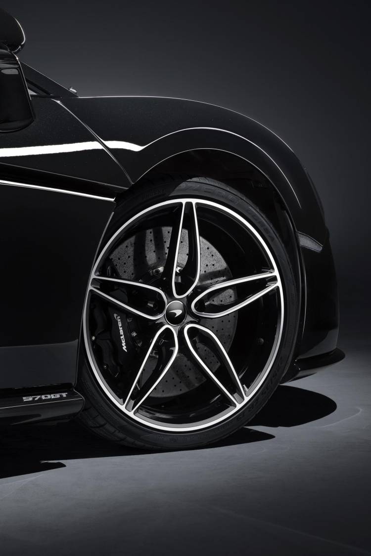 mclaren_570gt_black_dm_2_750x.jpg