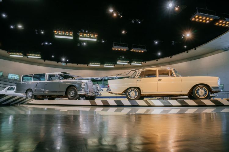 Vorne „adenauer“, Hinten Datenlabor: Mercedes Benz 300 Messwagen Von 1960 “adenauer” In The Front, Data Laboratory In The Rear: The Mercedes Benz 300 Measuring Car From 1960 Vorne „adenauer“, Hinten Datenlabor: Mercedes Benz 300 Messwagen Von 1960 “adenauer” In The Front, Data Laboratory In The Rear: The Mercedes Benz 300 Measuring Car From 1960