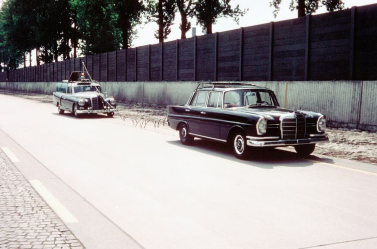 Vorne „adenauer“, Hinten Datenlabor: Mercedes Benz 300 Messwagen Von 1960 “adenauer” In The Front, Data Laboratory In The Rear: The Mercedes Benz 300 Measuring Car From 1960