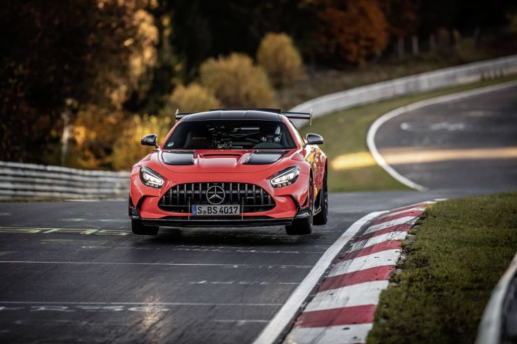 mercedes-amg-gt-nurburgring-14_750x.jpg