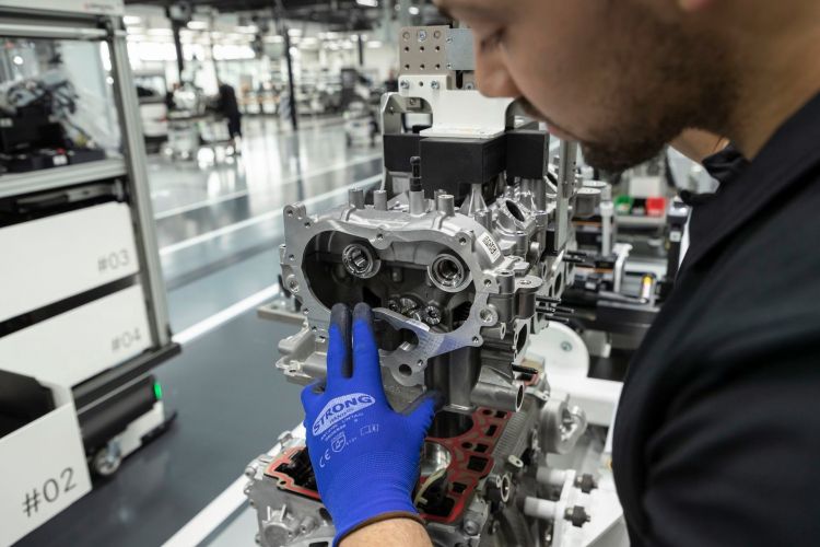 Neuer Mercedes Amg Vierzylinder Turbomotor Aus Hochmoderner Fertigung: Der Stärkste Serien Vierzylinder Der Welt, Made In Affalterbach New Mercedes Amg Four Cylinder Turbo Engine From Ultra Modern Production: The World's Most Powerful Four Cylinder Engin Neuer Mercedes Amg Vierzylinder Turbomotor Aus Hochmoderner Fertigung: Der Stärkste Serien Vierzylinder Der Welt, Made In Affalterbach New Mercedes Amg Four Cylinder Turbo Engine From Ultra Modern Production: The World's Most Powerful Four Cylinder Engin