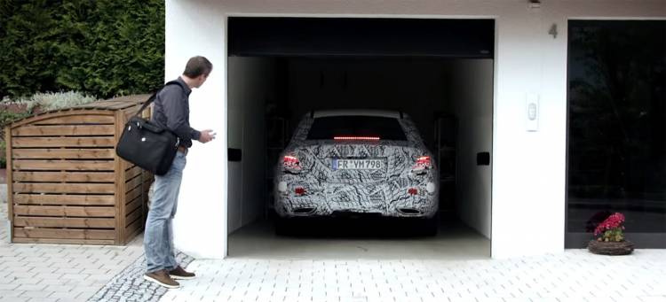 mercedes-clase-e-remote-parking-pilot-video-01-1440px mercedes-clase-e-remote-parking-pilot-video-01-1440px