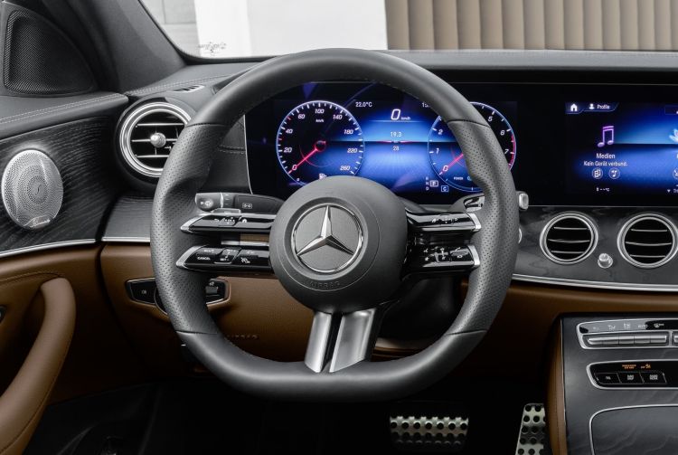 Mercedes Clase E Volante 0520 02 Mercedes Clase E Volante 0520 02