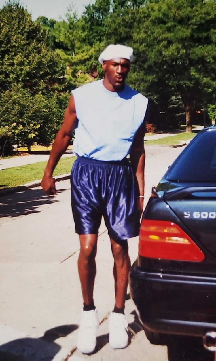 Fans de Michael Jordan: ¡pujad por su Mercedes S600 Lorinser V12 y dejaos  de zapatillas Nike! | Diariomotor