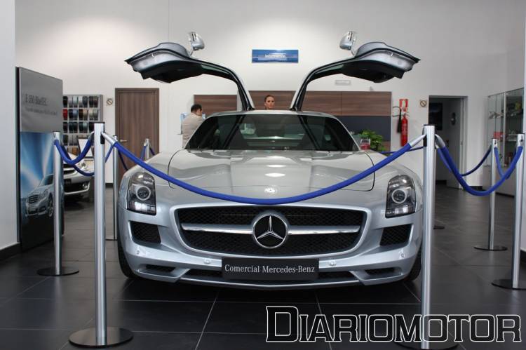 Mercedes SLS AMG en el concesionario Mercedes SLS AMG en el concesionario