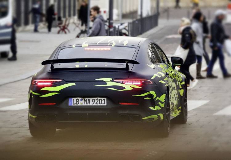 Der viertürige Mercedes-AMG GT auf Erprobungsfahrt // On-road t