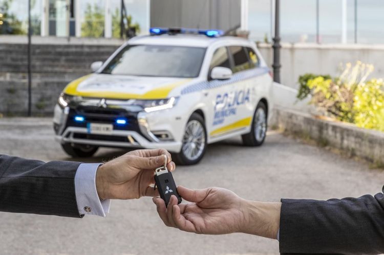 Mitsubishi Outlander Phev Policia Madrid 2 Mitsubishi Outlander Phev Policia Madrid 2