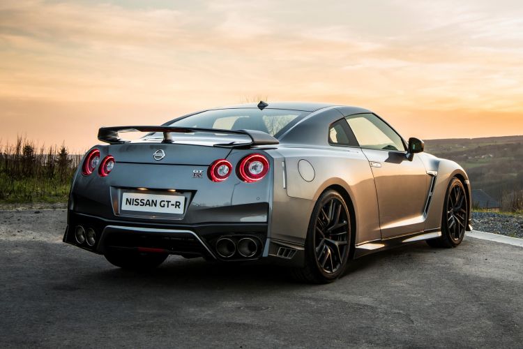 nissan-gt-r-r35-noresizing-08-6176f8523daca_750x.jpg