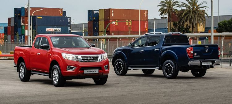 Nissan Navara King Cab (red) And Double Cab (blue)