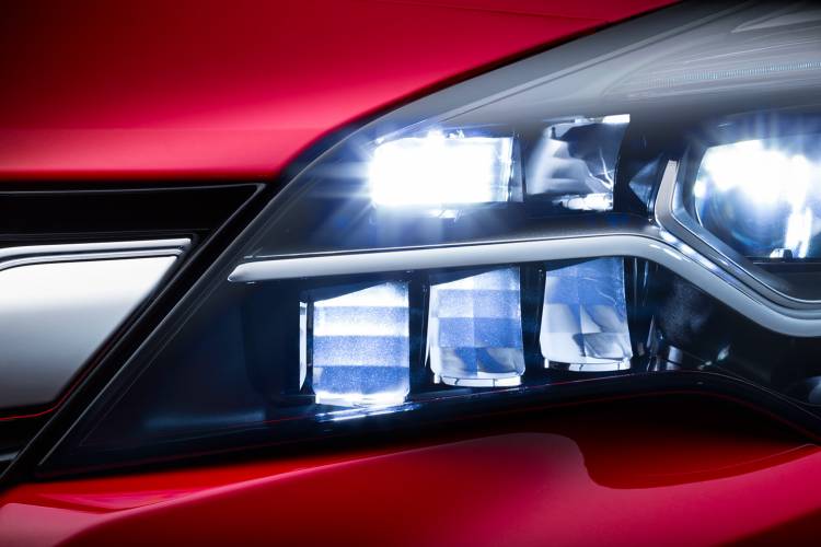 opel-intellilux-led-02-1440px