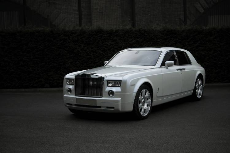 Rolls Royce Phantom White Pearl by Project Kahn Rolls Royce Phantom White Pearl by Project Kahn