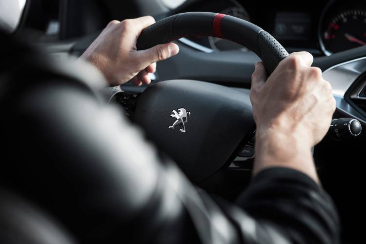 peugeot-308-gti-2015-11-1440px