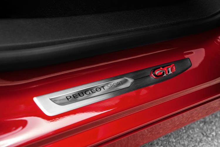 peugeot-308-gti-2015-49-1440px