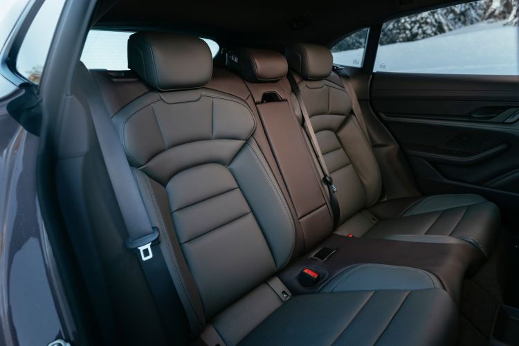 Plazas Traseras Porsche Taycan Sport Turismo Frozen Berry 29 Plazas Traseras Porsche Taycan Sport Turismo Frozen Berry 29