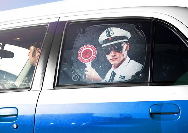 policia-parasol