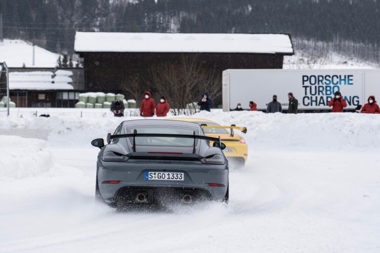 Porsche 718 Cayman Gt4 Rs Combustible Sintetico  05