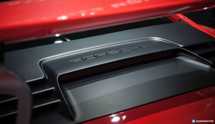 porsche-911-gt3-rs-equipamiento-01-1440px