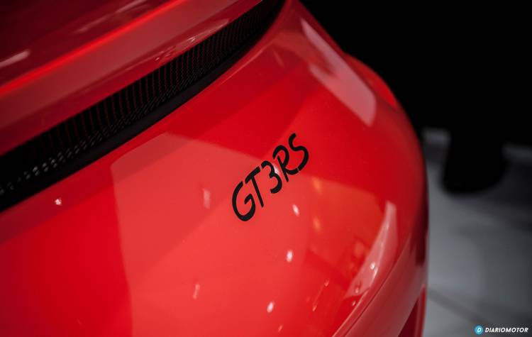 porsche-911-gt3-rs-equipamiento-03-1440px