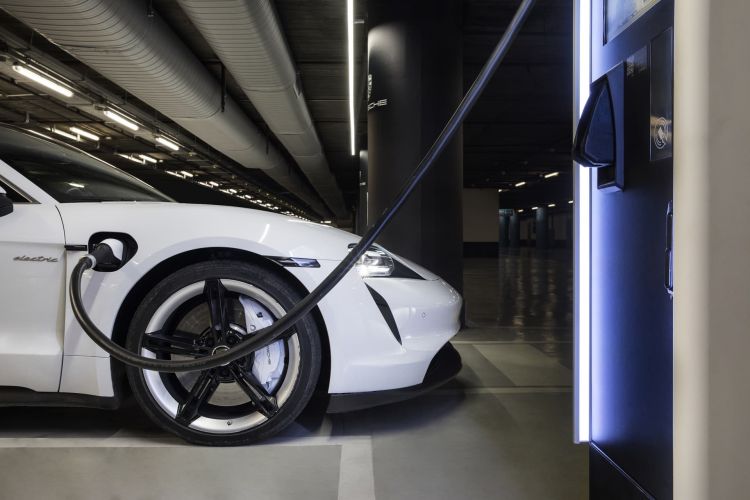 porsche-cargadores-rapidos-city-charging-04_750x.jpg