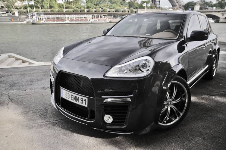 Porsche Cayenne Balrog por Jeremie Paret Porsche Cayenne Balrog por Jeremie Paret