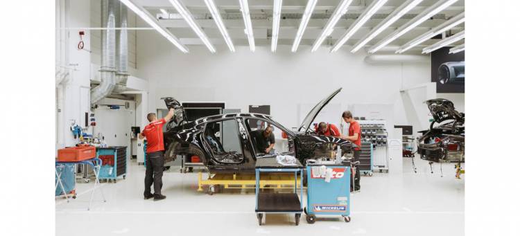 porsche_mission_e_maleteros_07 porsche_mission_e_maleteros_07