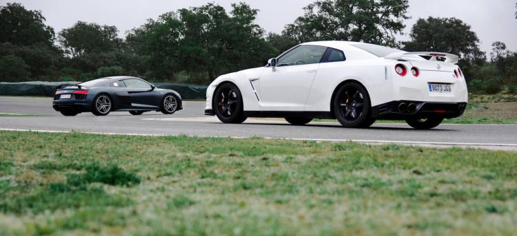portada_audir8vsnissangtr6 portada_audir8vsnissangtr6