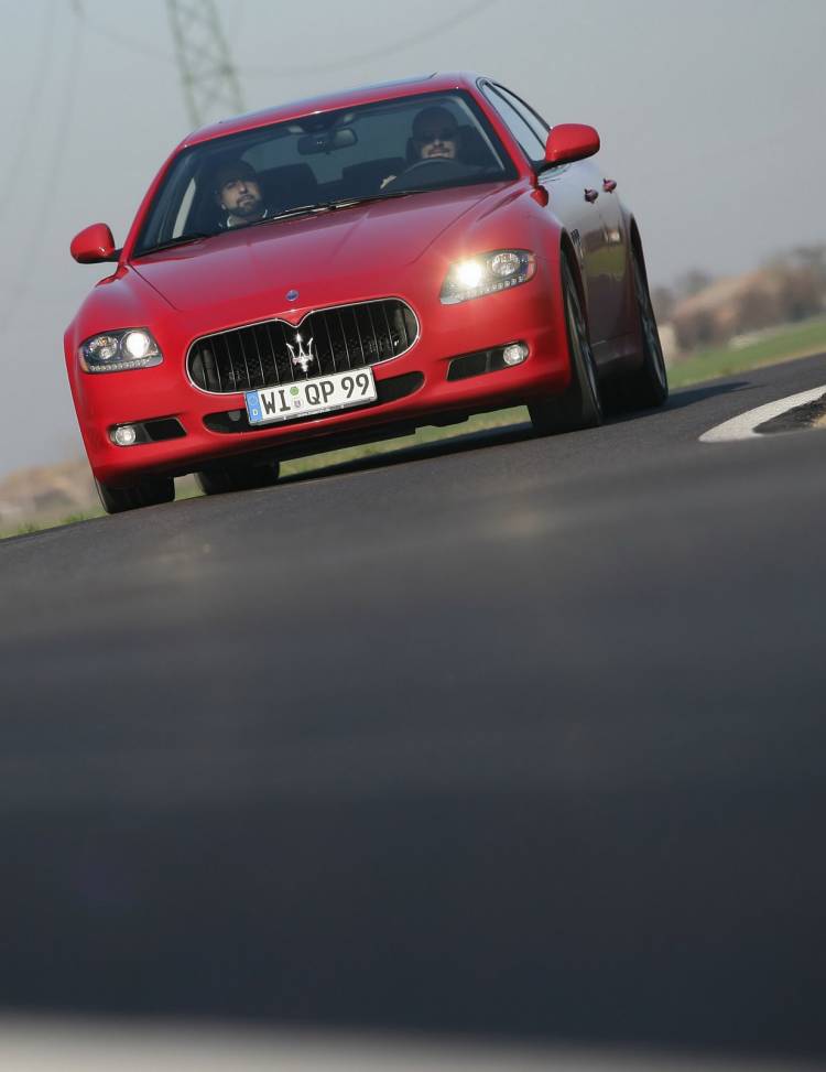 Bugatti Veyron Grand Sport/Maserati Quattroporte Sports GT S Bugatti Veyron Grand Sport/Maserati Quattroporte Sports GT S