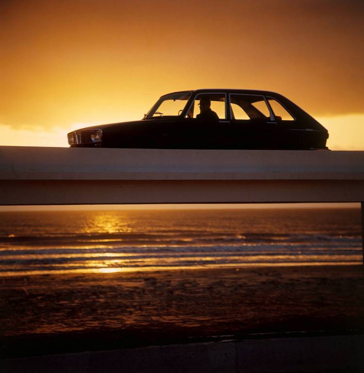 renault-16-10-1440px