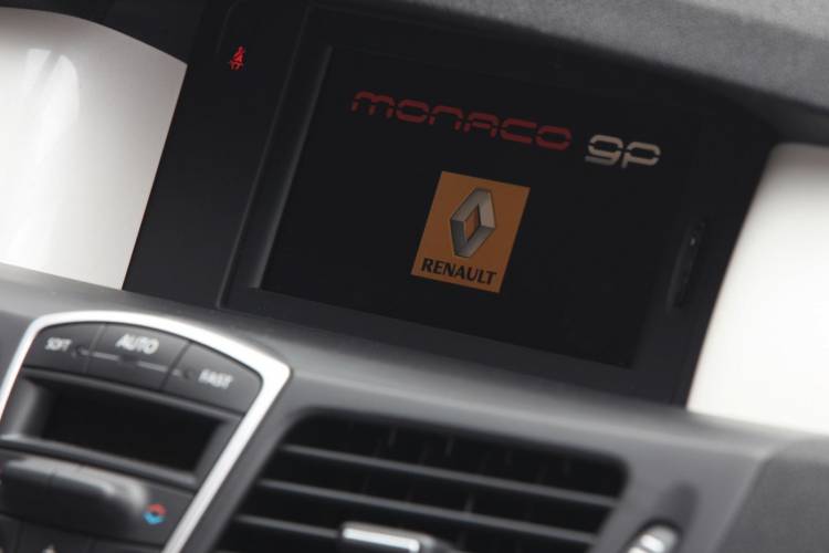 renault-laguna-coupe-monaco-gp-limited-edition-1 renault-laguna-coupe-monaco-gp-limited-edition-1
