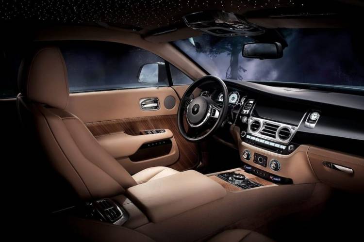 Rolls Royce Wraith Precios Prueba Ficha Técnica Fotos Y Noticias El Wraith No Es Una Excepción Y Además De Contar Con Un Diseño Clásico Elegante Ofrece Interior Plagado Detalles Para Deleitar A Los Cuatro