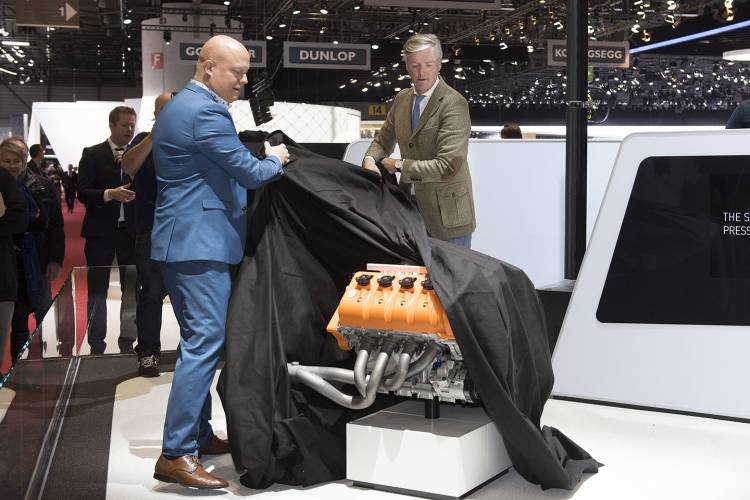 spyker-koenigsegg-motor-coches-v8-14_750x.jpg