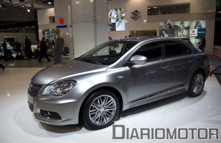 Suzuki Kizashi en el Salón de París Suzuki Kizashi en el Salón de París