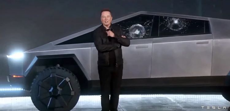 Tesla Cybertruck Broken Armored Glass 1119 01