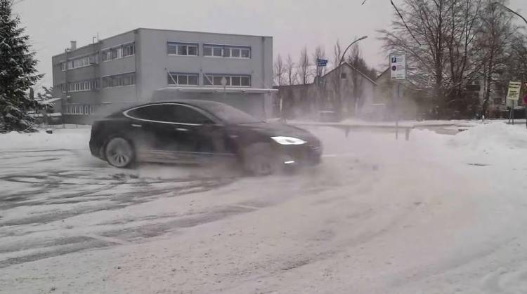 tesla-model-s-donuts tesla-model-s-donuts