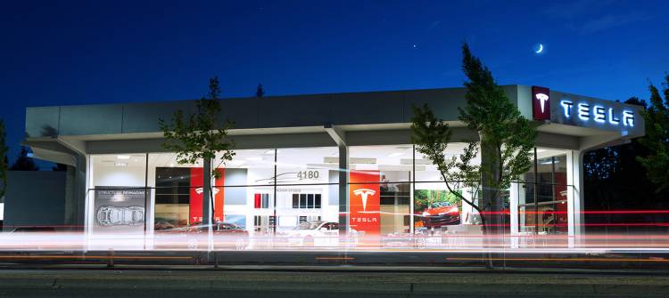 tesla-showroom-1440px tesla-showroom-1440px