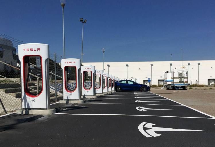 tesla-superchargers-spain-02