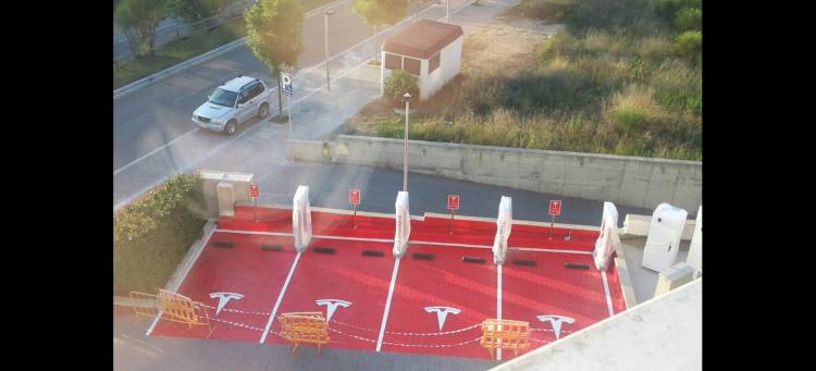 tesla-supercharger-girona-01-1440px tesla-supercharger-girona-01-1440px