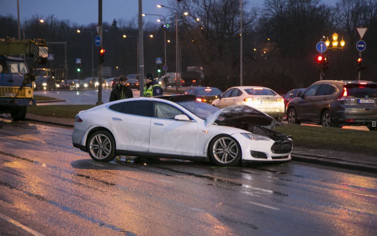 tesla_accidente1 tesla_accidente1