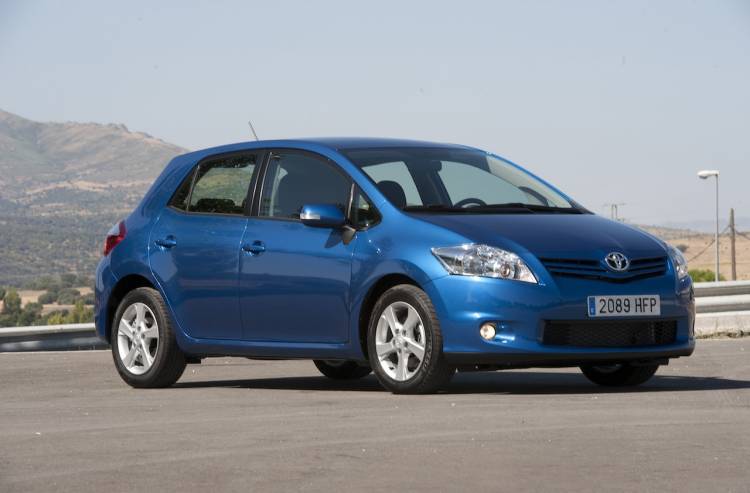 toyota-auris-2011-2 toyota-auris-2011-2