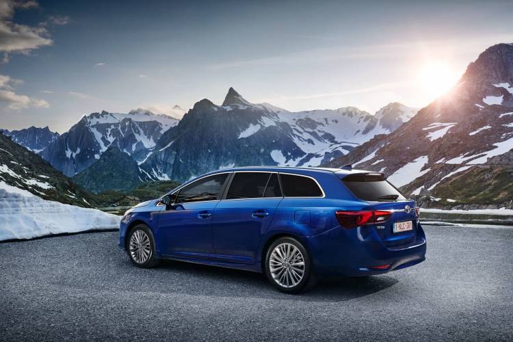 toyota-avensis-gama-11