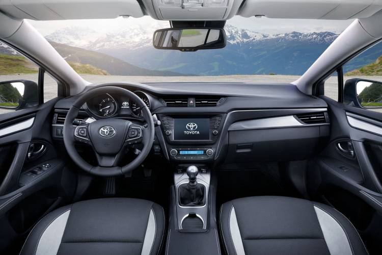 toyota-avensis-gama-12
