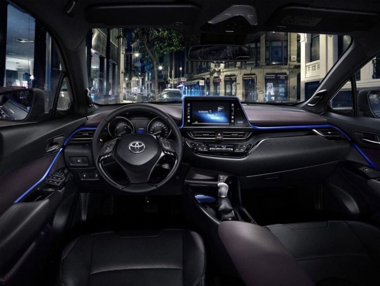 Toyota C Hr Precios Prueba Ficha Técnica Fotos Y Noticias Su Construcción Ofrece Una Muy Buena Calidad Aunque Es Cierto Que En Ciertos Aspectos Como El De La Habitabilidad Y Visibilidad Posteriores No Son
