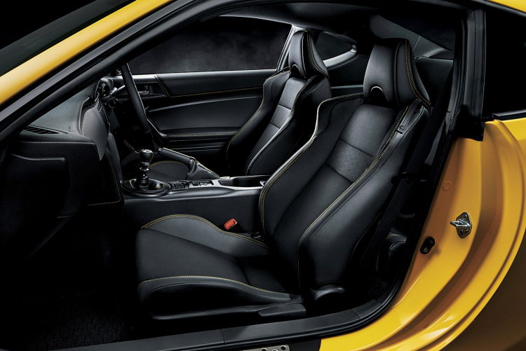 toyota-gt86-2015-yellow-edition-07-1440px