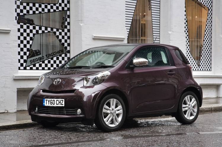 Toyota iQ 2011 Toyota iQ 2011
