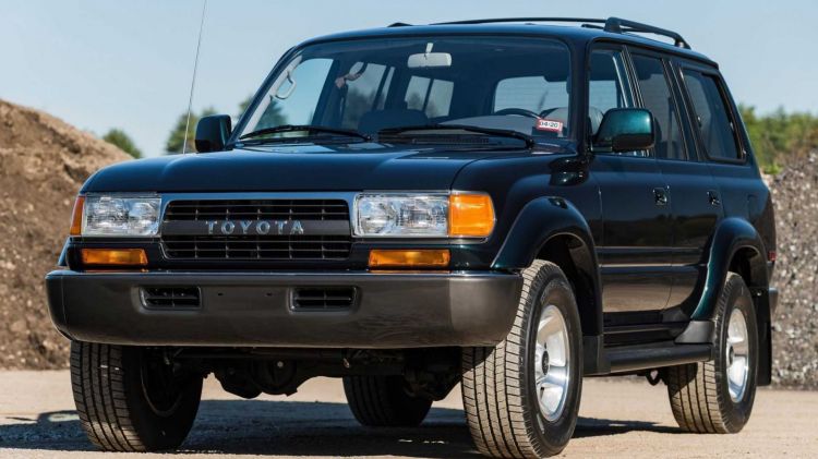  Alguien ha pagado el equivalente a un Mercedes Clase G nuevo por un Toyota Land Cruiser…con   años