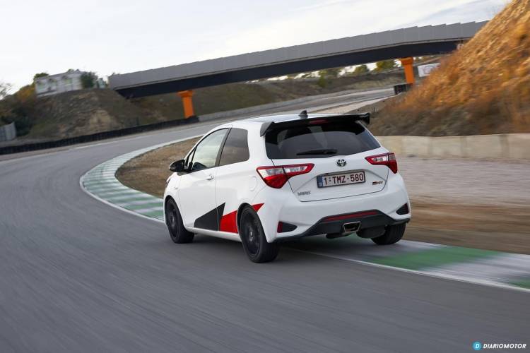 toyota-yaris-grmn-0118-023-mdm toyota-yaris-grmn-0118-023-mdm