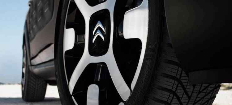 Dirección debate Definir Desmontando mitos: los neumáticos M+S. ¿Hay vida más allá de la tracción a  las cuatro ruedas? | Diariomotor