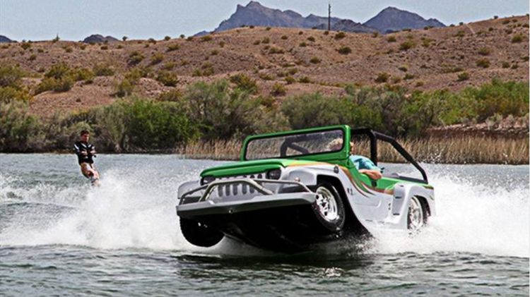 amphibious vehicle