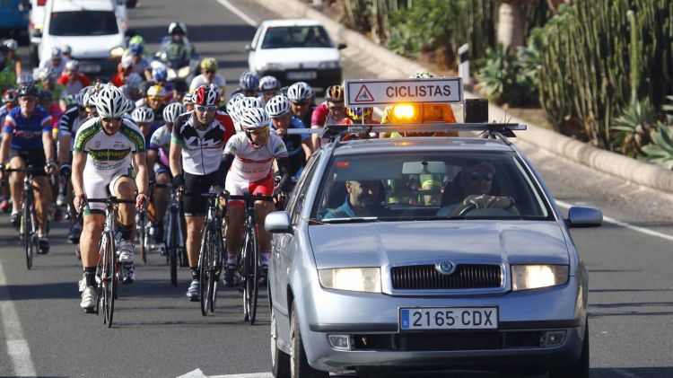 Vehicle Accompanying Cyclists